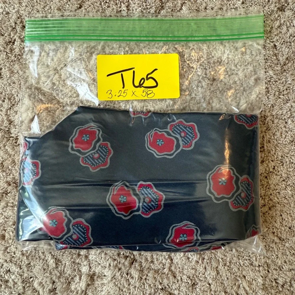 Envoy Mens Silk Tie Navy Blue Red Abstract Floral Poppy Pattern RN 20041 58x3.25